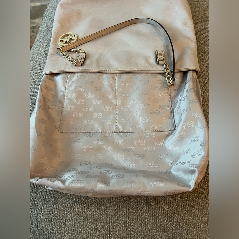 Michael Kors Leather Bag w/ gold accents - Picture 15 of 16